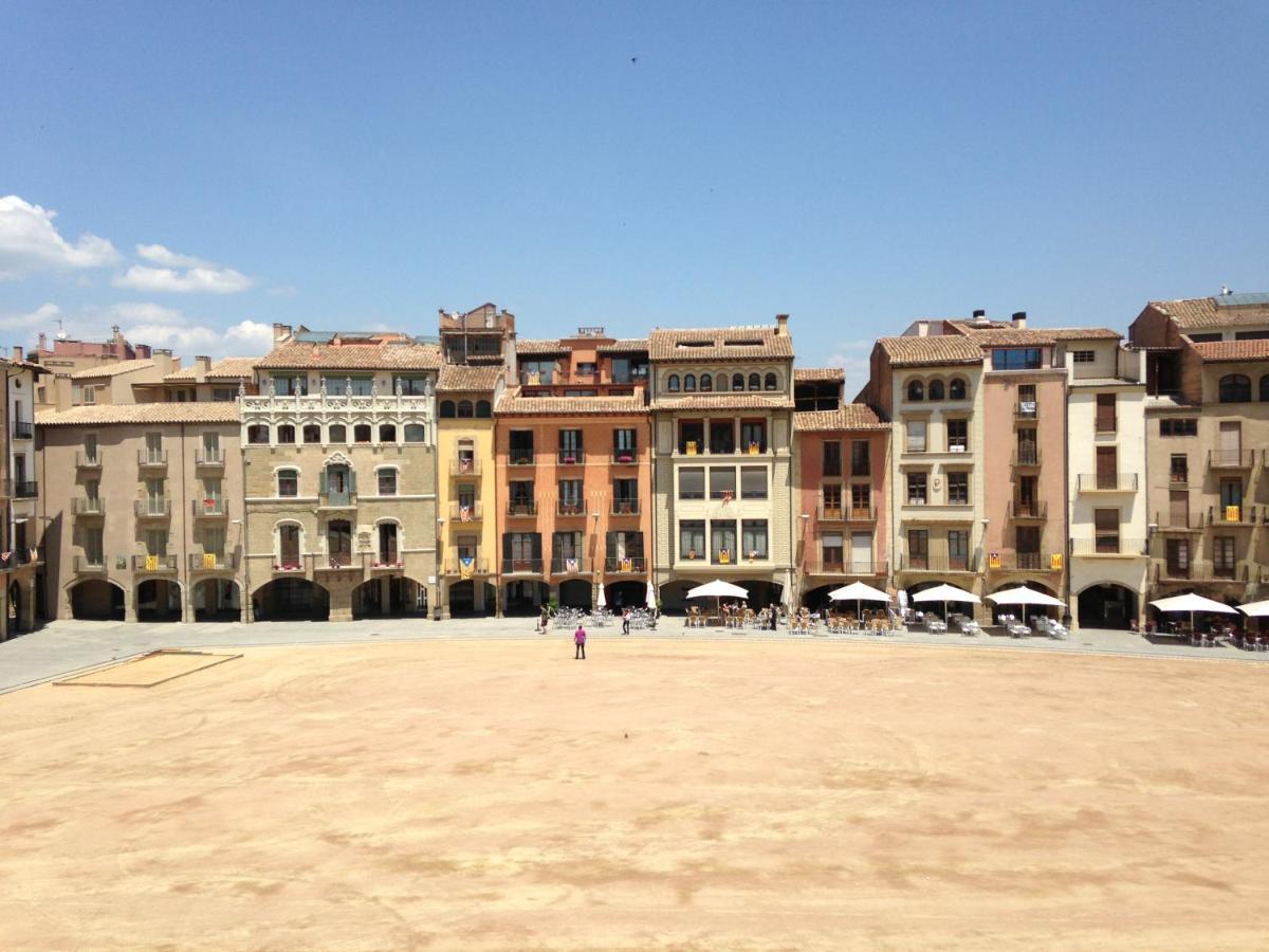 Apartaments Vicus 2 Con Vistas A La Plaza Mayor De Vic Exterior photo